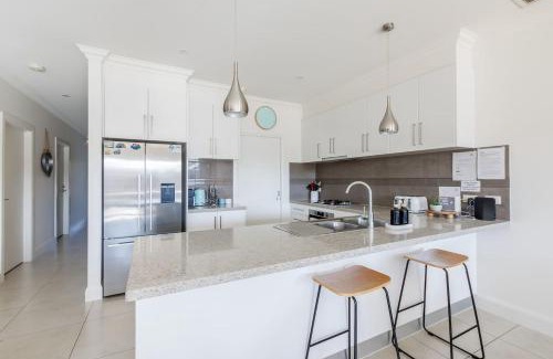 Rye Villa | Sullivan Villa - Spacious Modern Escape by Rye Beach
