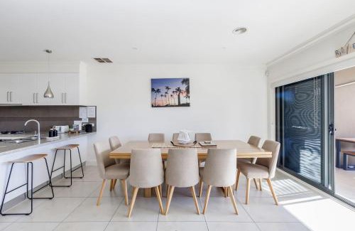 Rye Villa | Sullivan Villa - Spacious Modern Escape by Rye Beach