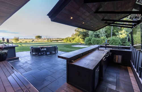 Seabrook House | Sully's Garage Par 3-Luxury Private Golf Experience