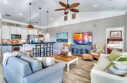 St. George Island House | Summer 2025 Still Open! Bayview Home! Sleeps 16! Elevator, Large Pool, Pets Ok!