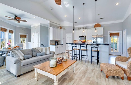 St. George Island House | Summer 2025 Still Open! Bayview Home! Sleeps 16! Elevator, Large Pool, Pets Ok!