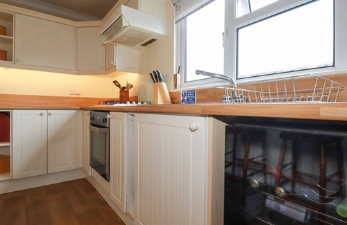 Padstow Cottage | SUMMER BREEZE, family friendly, with a garden in St Merryn