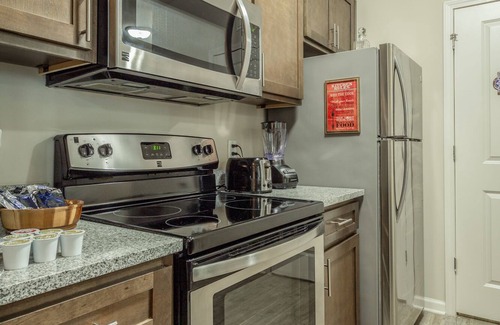 Collegedale Apartment | ✪ Summer Breeze ✪ FREE Parking, Pool & Gym!
