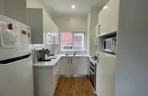 The Junction House | Summer Breeze - light filled & peaceful unit