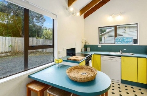 Raumati South House | Summer by the beach