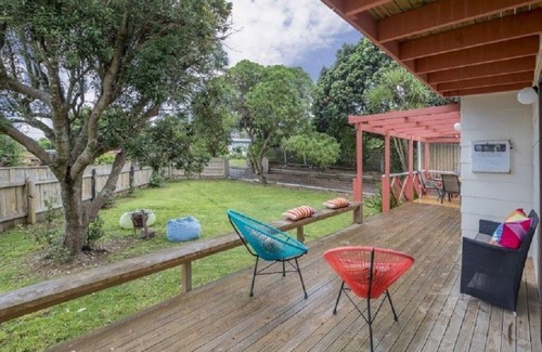 Raumati South House | Summer by the beach