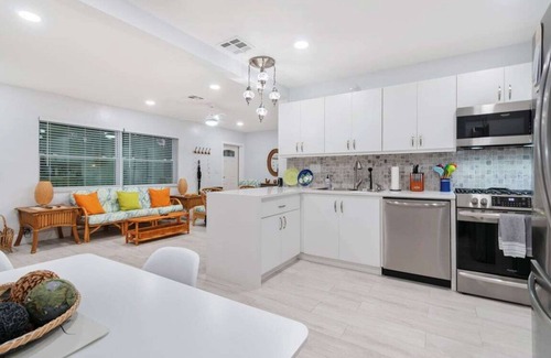 Harbor Village House | Summer By The Sea 2 (5 Minutes to the beach!)