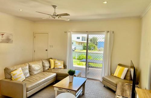 Waterhouse House | SUMMER DAYSIES - Pet Friendly WiFi