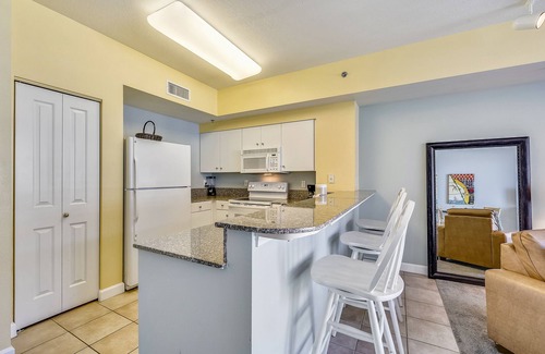 Long Beach Condo | Summer Deals! 17th Floor Gulf Front! Reserved Parking! Winter $1700/mo!