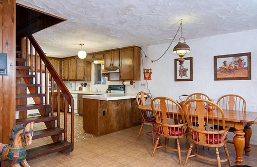 Julian House | Summer Discount ends 8/31 - Julian Wagon Wheel Retreat for large or small groups