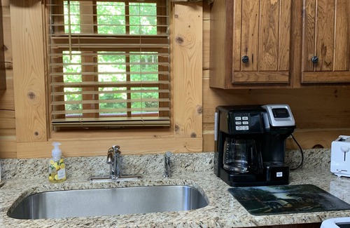 Gatlinburg - Pigeon Forge Cabin | SUMMER DISCOUNT Quiet/close to fun&Smokies,AMAZING DECK,over150 5 star reviews