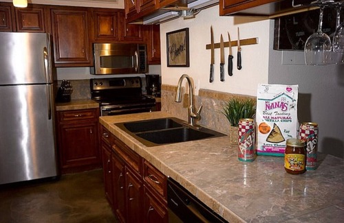 South Scottsdale Condo | SUMMER DISCOUNTS-Cold A/C!-Entertainment Dist-Private Patio-Huge Heated Pool-Spa
