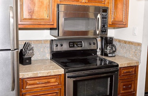South Scottsdale Condo | SUMMER DISCOUNTS-Cold A/C!-Entertainment Dist-Private Patio-Huge Heated Pool-Spa