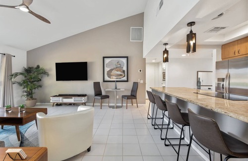 Palm Desert Condo | Summer Escape: Save 25% Now!