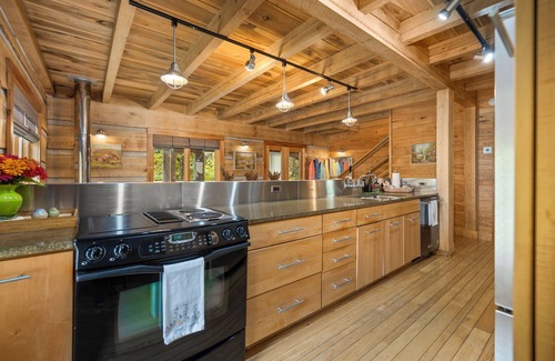 Unionville Cabin | Summer Forest Sanctuary: Adventure & Relaxation Near Lake Lemon