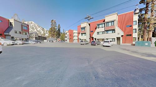 Mammoth Lakes Apartment | Summer Fun - SLOPESIDE 4BR 3BA with 3 Spas, Pool and Sauna - Perfect for Family and Friend Getaways All Year Round 1849 Condos 693 condo