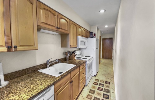 Warren Condo | Summer Haven Hideaway