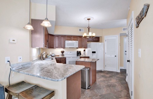 Orange Beach Condo | Summer House 1201B | Direct Beach Front - Endless Views from East Corner Location!