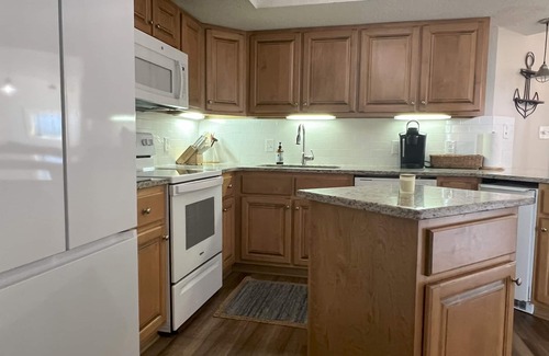 Orange Beach Condo | Summer House 702A - Beautiful Beach Decor - September Discounted!