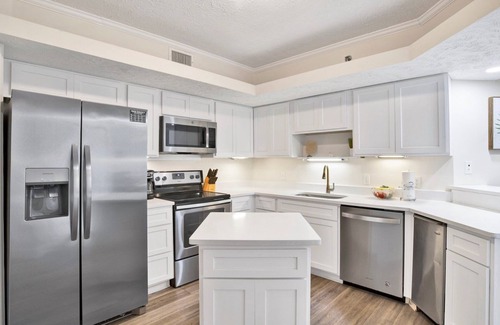 Orange Beach Condo | Summer House 902B | Beach Front! Spacious! Updated, Coastal Decor! Great deck!