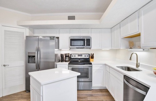 Orange Beach Condo | Summer House 902B | Beach Front! Spacious! Updated, Coastal Decor! Great deck!