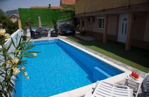 Mostar Apartment | Summer House - Apartment with Swimming Pool