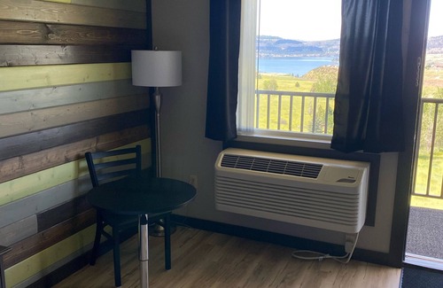 Davenport Apartment | Summer is HERE! Newly Renovated Hotel Minutes from Boat Launches & Swimming