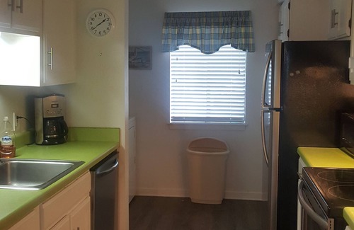 Hilton Head Island Condo | SUMMER IS SUPER IN HHI! SHORT WALK TO BEACH, SHOPS & DINING. BOOK NOW!