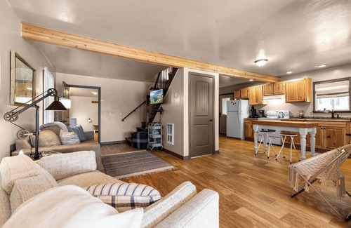 Troy Cabin | Summer is the perfect time to book The Cabin on Savage Lake with Mountain Views