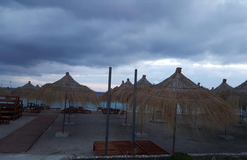 Qazim Pali Hotel | Summer Land