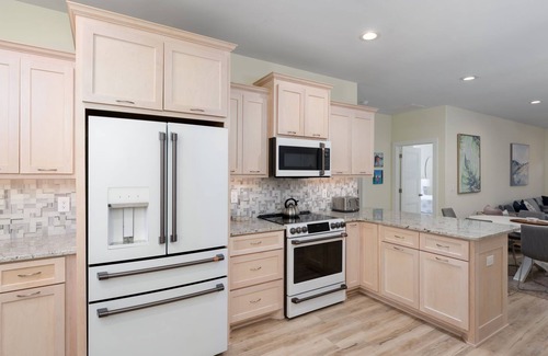Long Beach House | Summer Lovin' - An Oak Island Retreat! Walk to Beach!