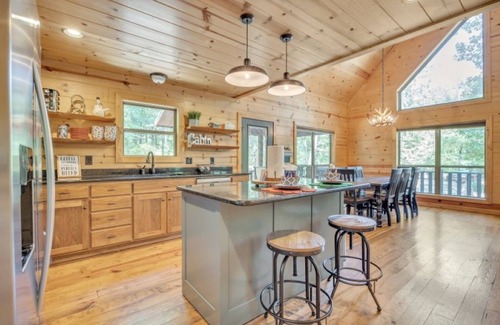 Broken Bow Cabin | Summer Moon Lodge in the Beautiful Broken Bow Oklahoma!