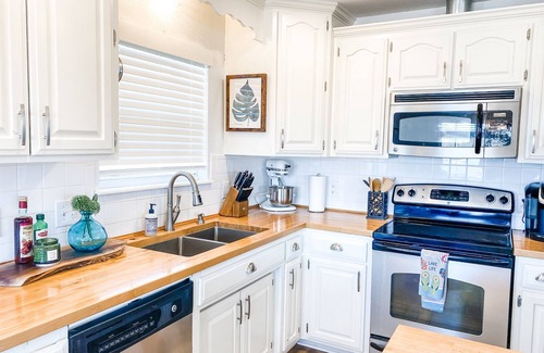 Beaver Shores House | SuMMER NoW OpeN+Beaver Lake Views+Hot Tub