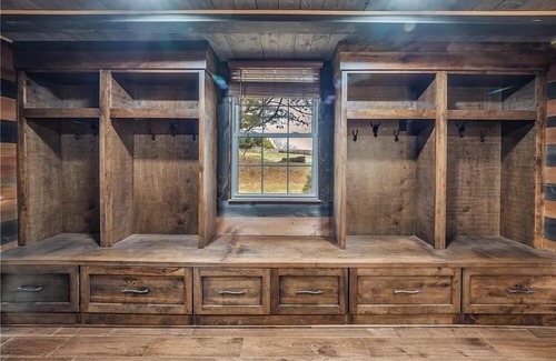 Beech Mountain Ski Chalet | Summer on Beech Mountain/Gorgeous Cabin/Hiking/Hot Tub/Pets