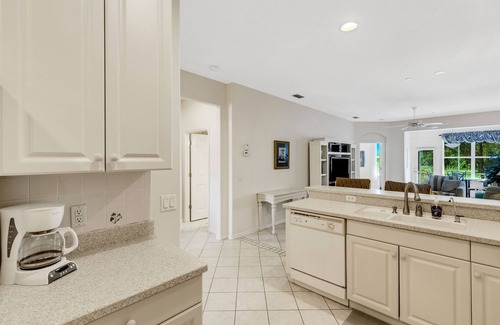 Venice Villa | Summer or fall retreat on golf course in Venice, Florida. 10 min from Beach.