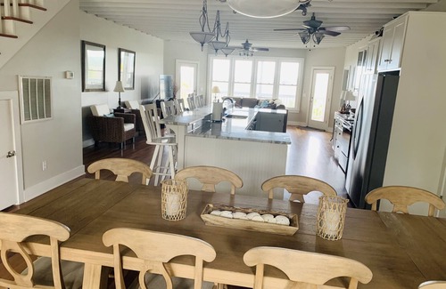Oceanmarsh Subdivision House | SUMMER reduced price and minimum stay at gorgeous Harbor Island!