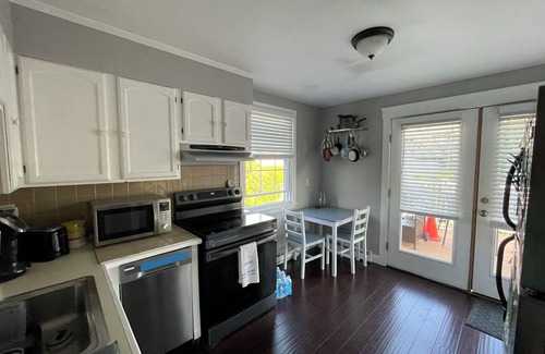 Yachting Village Condo | Summer Rental - Enjoy a Month or all Summer! Welcoming 2-bdrm condo in Newport