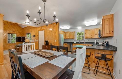 Mentone House | Summer Retreat: 3BR/3BA Cabin + Hot Tub & Game Room!
