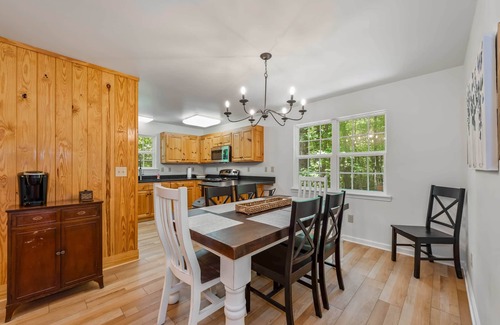 Mentone House | Summer Retreat: 3BR/3BA Cabin + Hot Tub & Game Room!