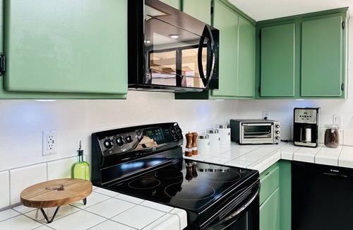 Paradise House | Summer Retreat in Las Vegas!nPool, Arcade, Pool Table & more….