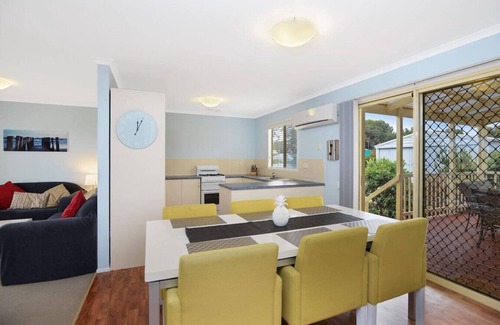 Middleton House | Summer Salt - 82 Padman Cres, Middleton