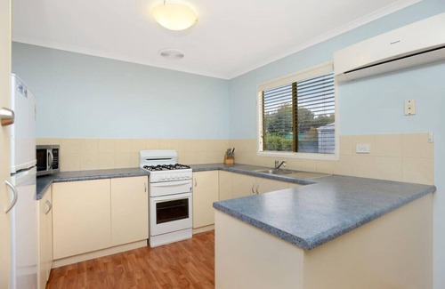 Middleton House | Summer Salt - 82 Padman Cres, Middleton