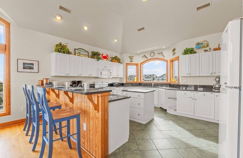 Ocean Isle Estates House | SUMMER SAVINGS - Luxurious Oceanfront Home w/Pool, Hot Tub, Elevator, Tiki Bar