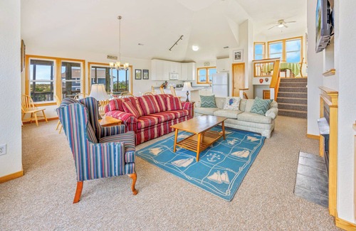 Farrow Shores House | SUMMER SAVINGS - Oceanfront Home with Hot Tub, Basketball
