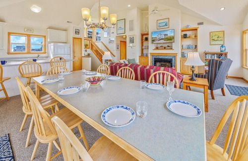 Farrow Shores House | SUMMER SAVINGS - Oceanfront Home with Hot Tub, Basketball