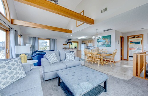 Frisco House | SUMMER SAVINGS - Oceanside Dog Friendly Home with Hot Tub, Game Room, Cargo Lift