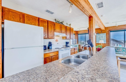 Avon House | SUMMER SAVINGS - Oceanview Dog Friendly w/Hot Tub, Cmty Pool, Tennis/Pickleball