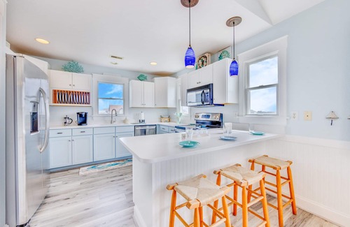 Salvo House | SUMMER SAVINGS - Oceanview with Pool, Hot Tub, Tiki Bar, Foosball, Beach Gear
