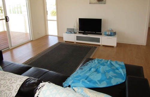 Para Wurlie House | Summer Shack ~ Spacious, Sea Glimpses from Balcony!