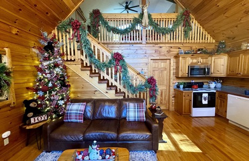 Gatlinburg Cabin | SUMMER SPECIAL! 5-Star Luxury Cabin Near Downtown, Peaceful Setting by Water